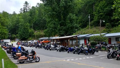 Riding U.S. Highway 129’s Tail of the Dragon in Tennessee/North Carolina