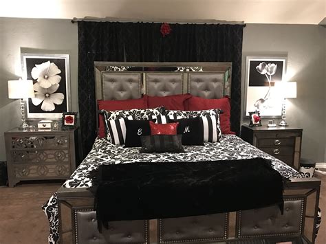 Related image | Black bedroom decor, Red bedroom decor, Red bedroom design