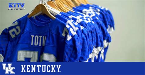 Kentucky Football Jersey Photo Day 2015 – UK Athletics