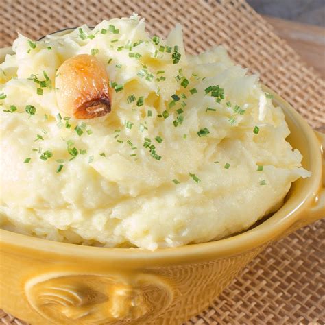 Perfect Roasted Garlic Mashed Potatoes | Art and the Kitchen