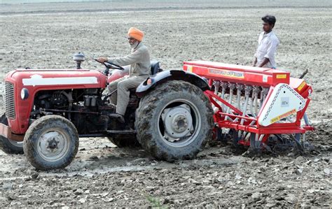 Farmers buying 20,000 tractors a year; experts say encourage ...