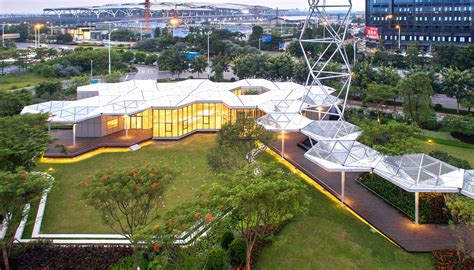 Eye-catching HEX-SYS buildings go up in a snap - no glue or welding ...