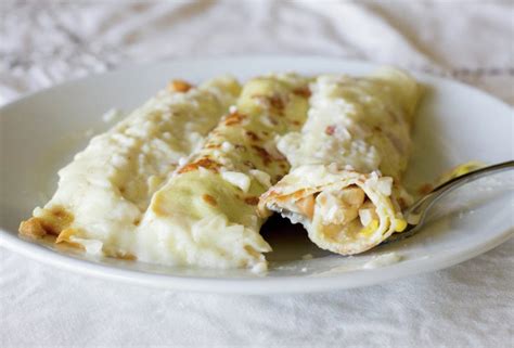 Panqueques rellenos con pollo Chicken Stuffed Crepes - Pilar's Chilean Food & Garden