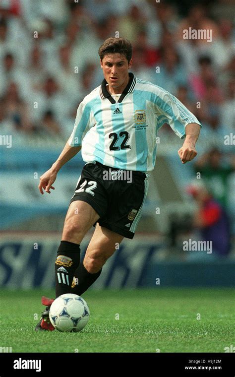 JAVIER ZANETTI ARGENTINA & INTER MILAN FC 25 June 1998 Stock Photo - Alamy