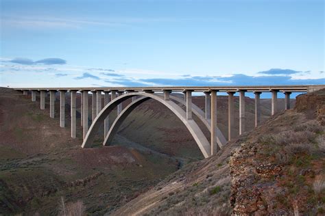 A concrete arch bridge in Eastern Washington, U.S. [3429×2286][OS] : InfrastructurePorn