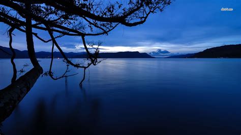 Dark blue dusk over the calm lake HD wallpaper | Fond écran bleu, Image hd, Fond ecran