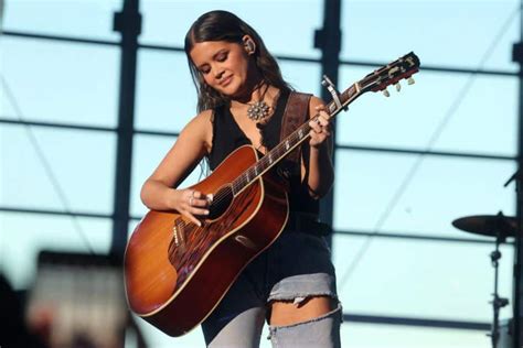 Maren Morris Performs 'Circles Around This Town' at ACM Awards, Announces Humble Quest Tour ...