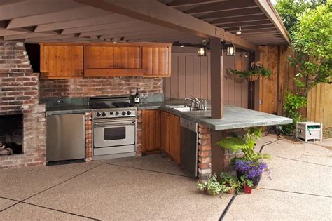 What is a Good Size for an Outdoor Kitchen?