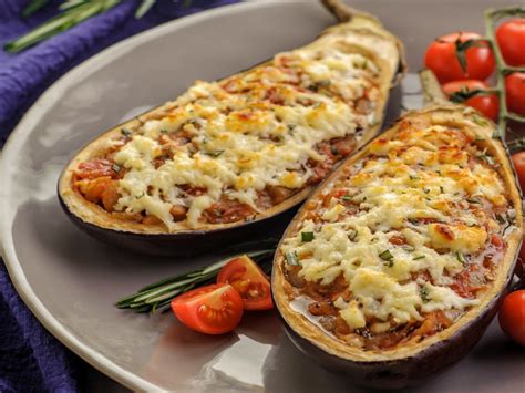 Receta clásica de berenjenas rellenas de queso y tomate