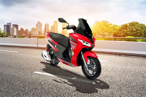 Aprilia SXR 160 STD Price, Images, Mileage, Specs & Features