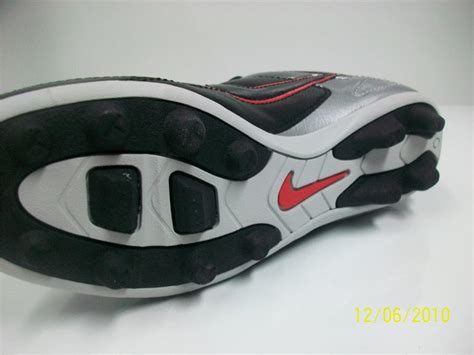 BOYS NIKE FOOTBALL Boots MOULED BLADE's Studs Sports size uk 4 | eBay