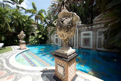 Take a Tour of Versace's Former Miami Beach Mansion | Entertainment & Showbiz from CTV News