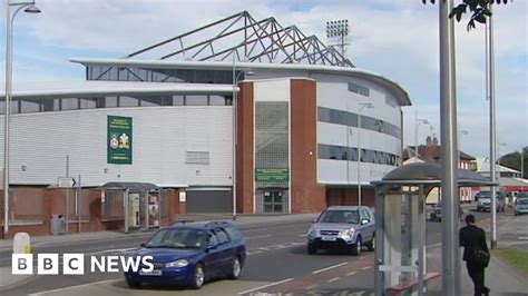 Wrexham FC stadium 'open for business' with new lease - BBC News