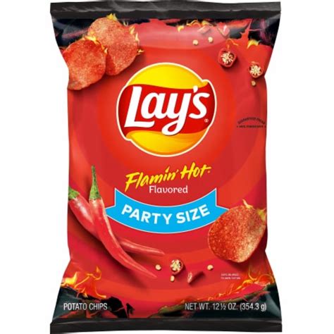 Lay's® Flamin' Hot Flavored Potato Chips Party Size, 12.5 oz - Pick ‘n Save