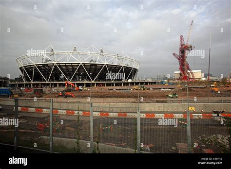 Olympic park stadium construction 2012 Stock Photo - Alamy