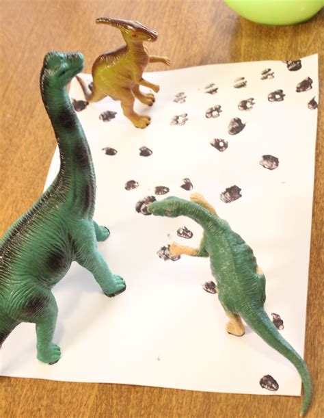 Dinosaur Tracks Matching Activity - Mom Endeavors | Dinosaur activities ...