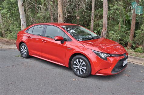 2020 Toyota Corolla Hybrid Sedan family car review – BabyDrive