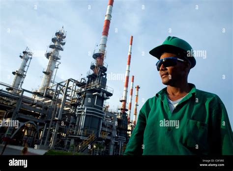 Men work at an oil refinery in Barrancabermeja, Colombia Stock Photo - Alamy