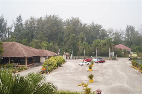 Rompin Beach Resort — Ample parking facilities to allow guests to park...