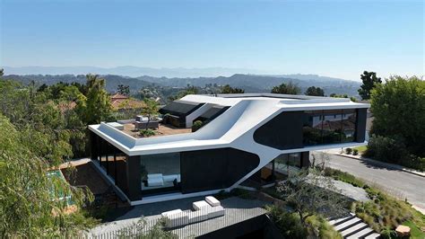 RO54: A Futuristic, Automotive-Inspired Home in Bel Air