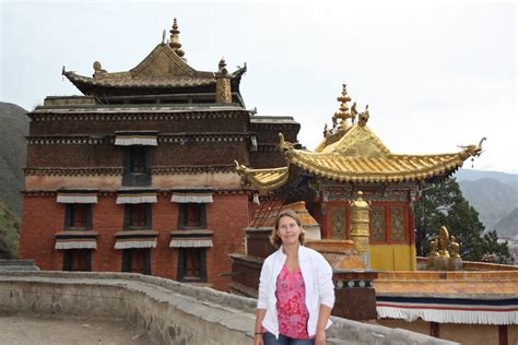 8 Months through Asia, Middle East and Africa: Tibetan monks, monasteries and towns