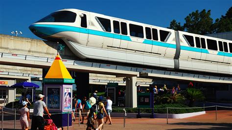 Disney World monorail operated with door wide open, footage shows | Fox News