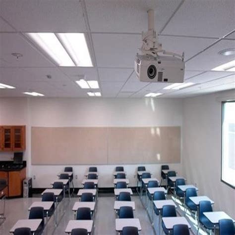 Classroom Projector, LCD at best price in Navi Mumbai | ID: 22304092155