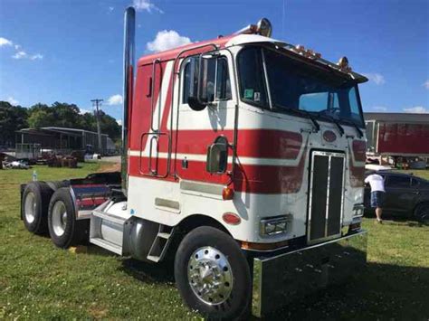 Peterbilt (1983) : Sleeper Semi Trucks