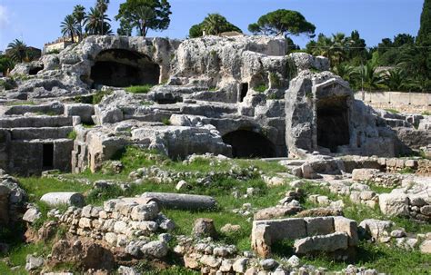 Introductory Tour of Siracusa with an Archaeologist Private Guide