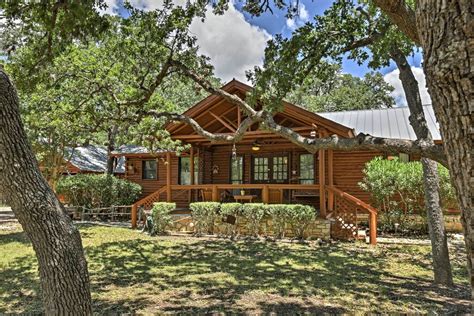 Rustic Canyon Lake Cabins w/ Hot Tub on ~3 Acres! - Canyon Lake