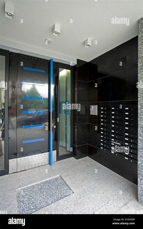 Apartment building entrance Stock Photo: 104197993 - Alamy