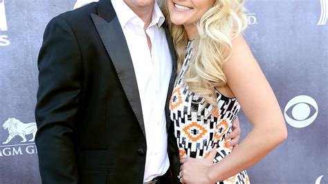 Jamie Lynn Spears Shows Off Wedding Ring on ACM Awards Red Carpet: Pic