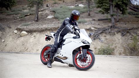 Ducati 959 Panigale Superbike Review - The Manual