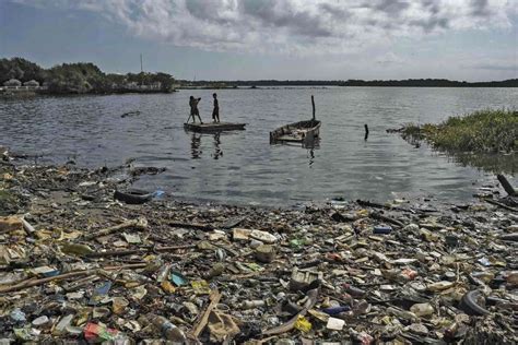 Lago de Maracaibo Basura contaminación plástico foto archivo - TalCual