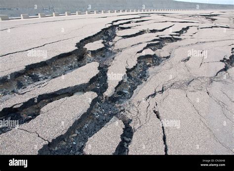 Earthquake crack hi-res stock photography and images - Alamy