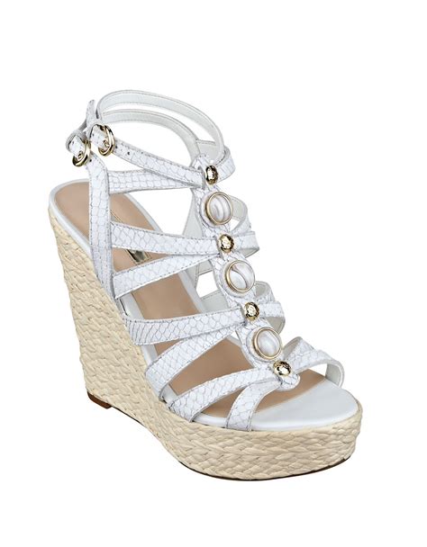 Guess Onixx Leather Wedge Sandals in White | Lyst