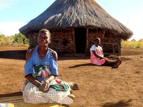 A Ndau family in Mossurize Mozambique #traveling | Mozambique, Africa, Sweet pic