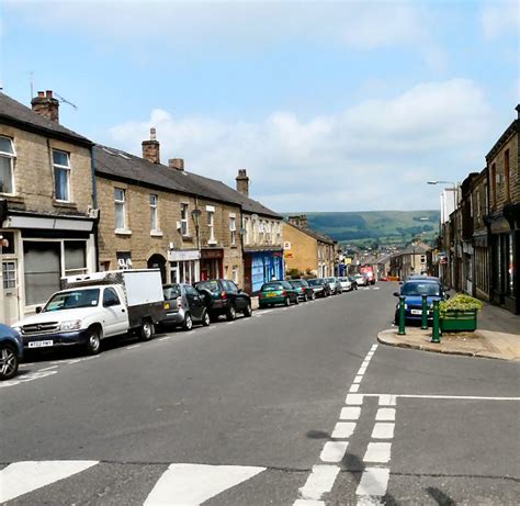 Station Road, Hadfield © Gerald England :: Geograph Britain and Ireland