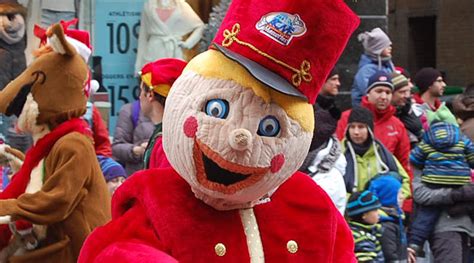 Photos of the 2014 Montreal Christmas Parade | Paul Jones Blog