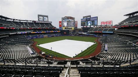 Citi Field has awesome method to keep Mets fans entertained amid rain delay