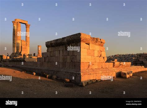 Sunset over the Roman Temple of Hercules in the Citadel, Amman city, Jordan, Middle East Stock ...