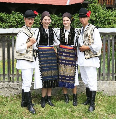 Traditional Romanian folk costumes from Mediaş, Sibiu County ...