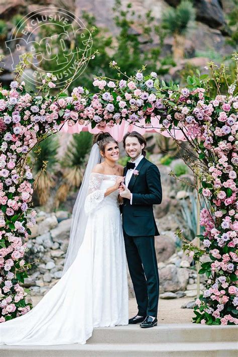 Molly Tarlov Marries Alexander Noyes: See Her Wedding Dress