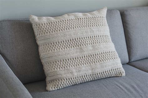 Simple Crochet Pillow Cover Pattern -2 Easy Crochet Stitches