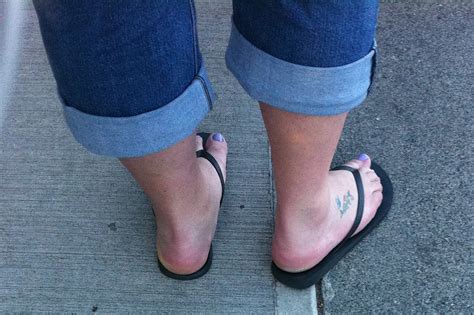 bbw purple toes | very curvy BBW at the transit station.. wi… | Flickr