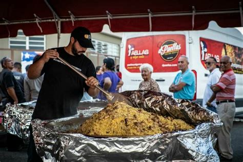 José Andrés’ World Central Kitchen cooks up thousands of meals in Puerto Rico - WTOP News