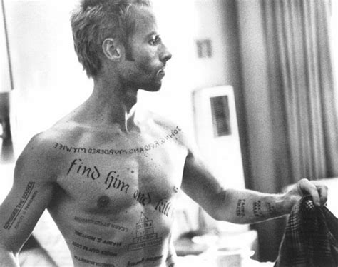 Memento (2000) | Guy pearce, Memento movie, Guy pearce memento