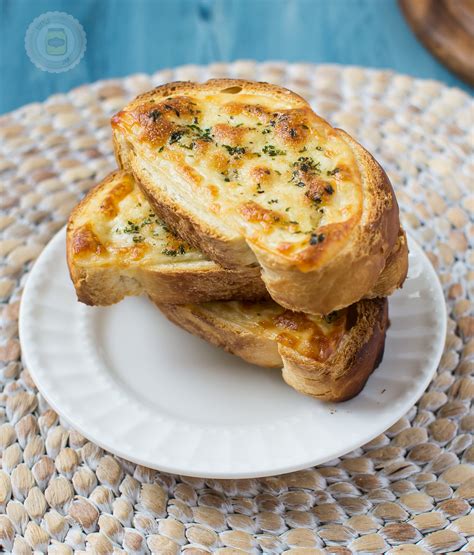 EASY CHEESY GARLIC BREAD | Little Spice Jar