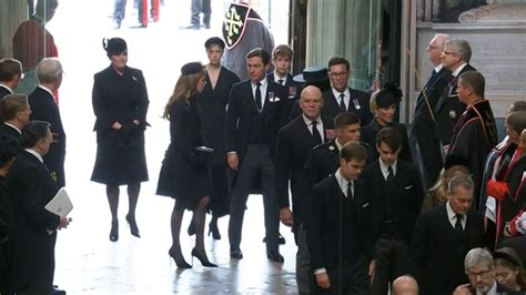 Emotional Sarah Ferguson arrives at Queen's funeral at Westminster ...