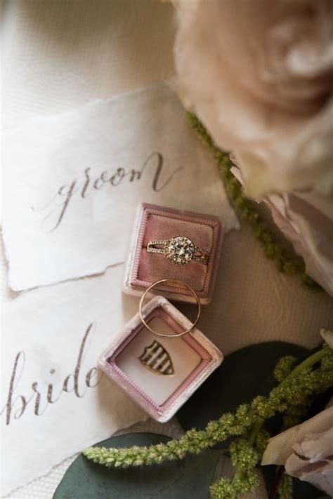 Majestic Inn & Anacortes Beach Wedding | The Perfect Palette